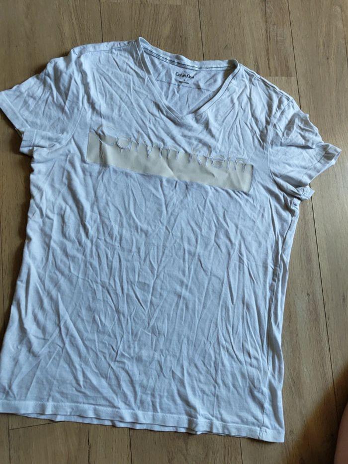 Tee-shirt col v blanc Calvin Klein taille S - photo numéro 1