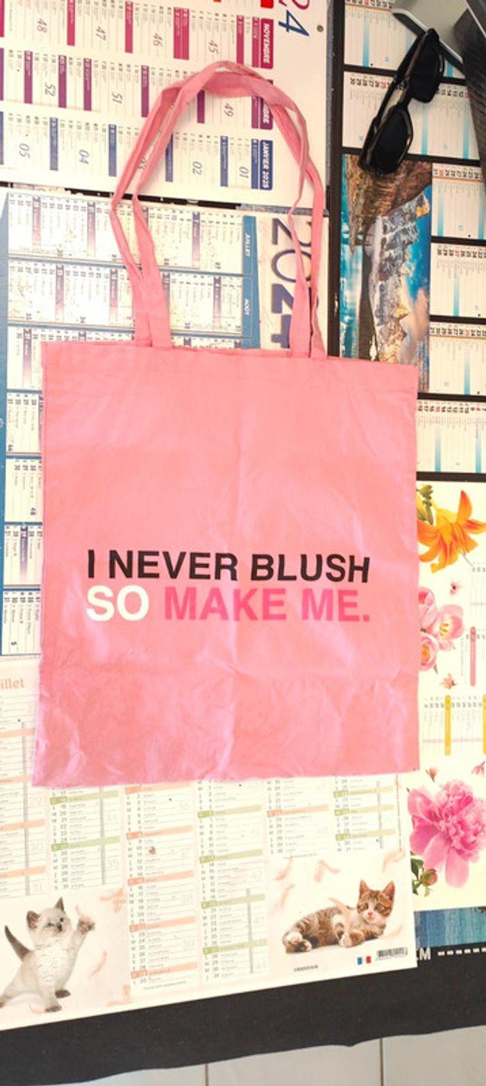 Sac Tote rose "I Never Blush So Make Me" 4e - photo numéro 1