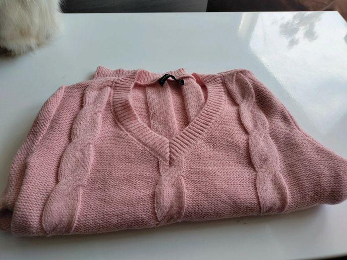 Pull en V torsadé en laine rose ts - photo numéro 8