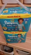 Lot de couches pampers taille 5 et 6