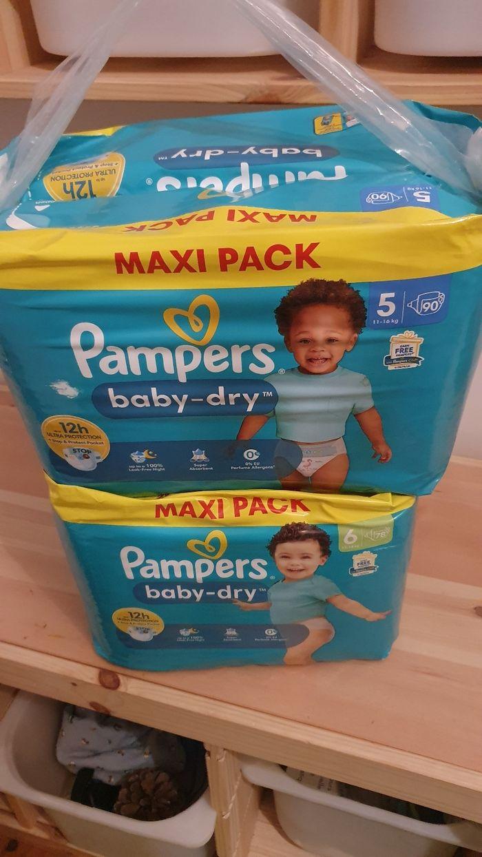 Lot de couches pampers taille 5 et 6 - photo numéro 1