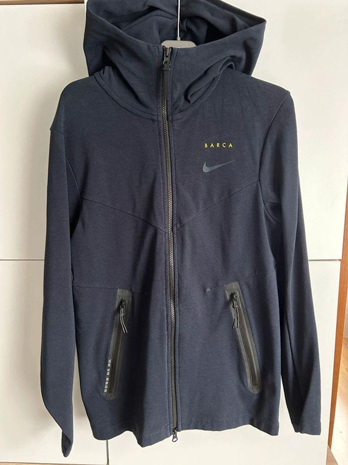 Gilet à capuche Nike taille XS - photo numéro 1