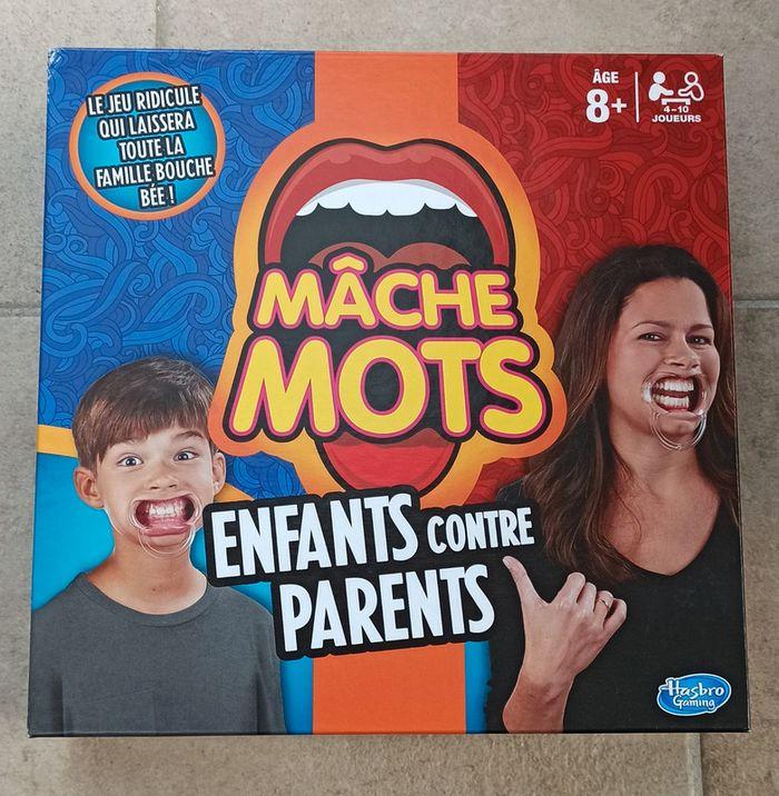 Mâche mots enfants contre adulte