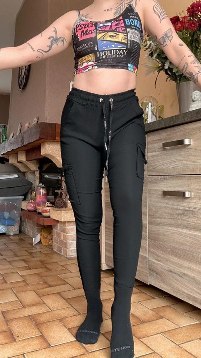 Pantalon cargo noir - photo numéro 2