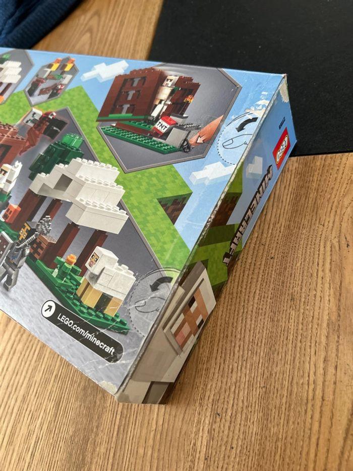 LEGO Minecraft 21159 L’avant poste des pillards - photo numéro 4