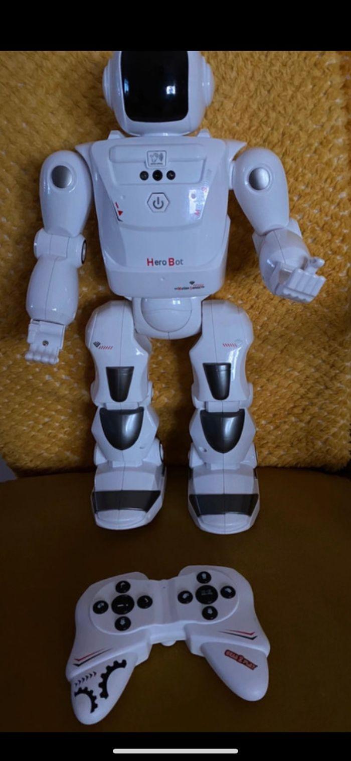 Robot enfant  lumineux 42 cm avec télécommande - photo numéro 3