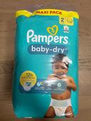 Un pack de 136 couches Pampers Babydry taille 2