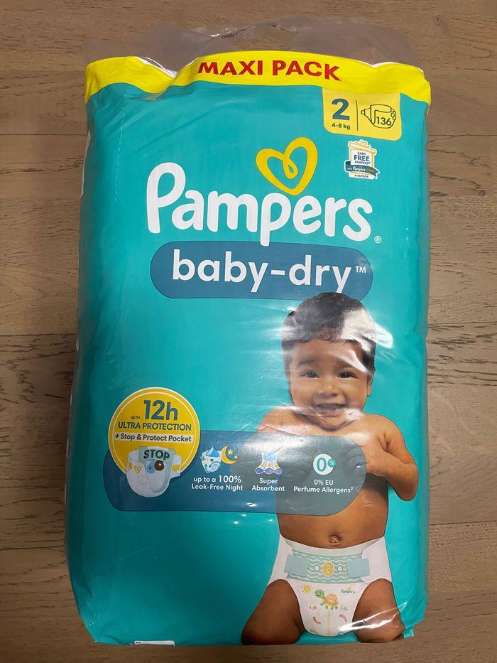 Un pack de 136 couches Pampers Babydry taille 2 - photo numéro 1