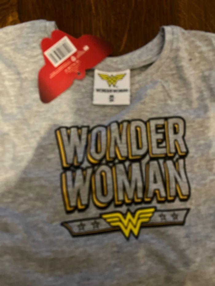 The shirt wonder woman + short Disney 6 ans - photo numéro 3