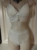 Ensemble de lingerie neuf, triangle  couleur ivoire sans armatures  Svou M pour le haut et s ou M pour le bas