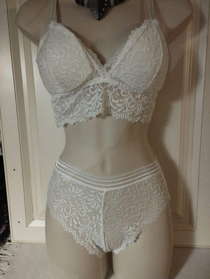 Ensemble de lingerie neuf, triangle  couleur ivoire sans armatures  Svou M pour le haut et s ou M pour le bas - photo numéro 1