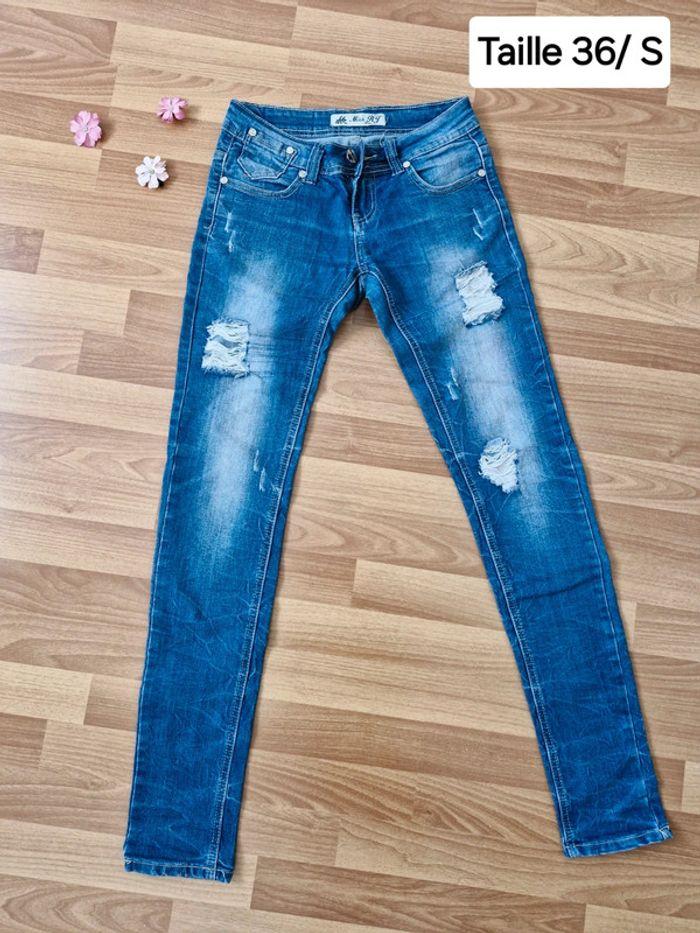 Jeans à trous - photo numéro 1