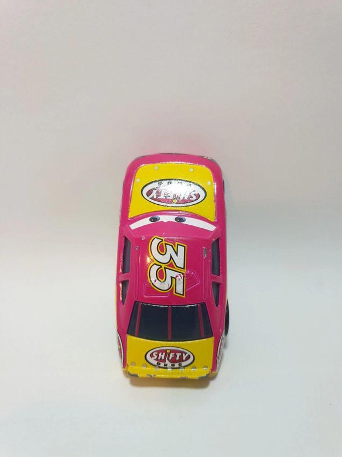 Mattel Voiture Cars Disney/Pixar Kevin racingtire Shifty Drug n°35 Rose/Jaune - 1/55 - photo numéro 12