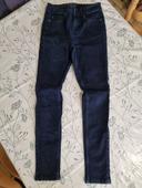 Jean "follow me" bleu marine taille 36 (16 ans)