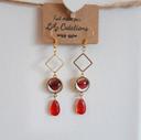 Boucles d'oreilles dorées et cabochons en verre coeurs et perles en verre rouges LC200