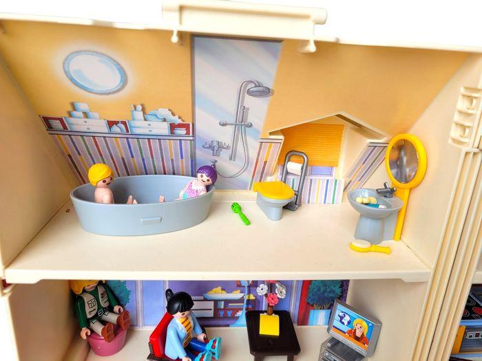 Maison Playmobil avec meubles et personnages - photo numéro 9