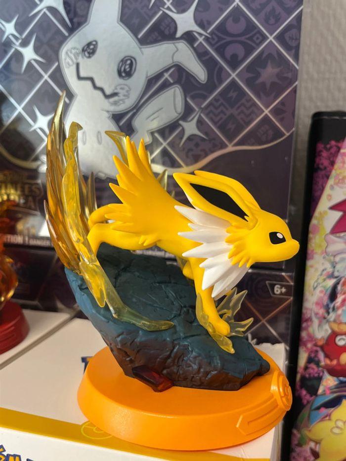 🔥 [PRO] Magnifique Duo de figurines Pyroli et Voltali Pokémon  neuve - boutique pro - Funism - photo numéro 15