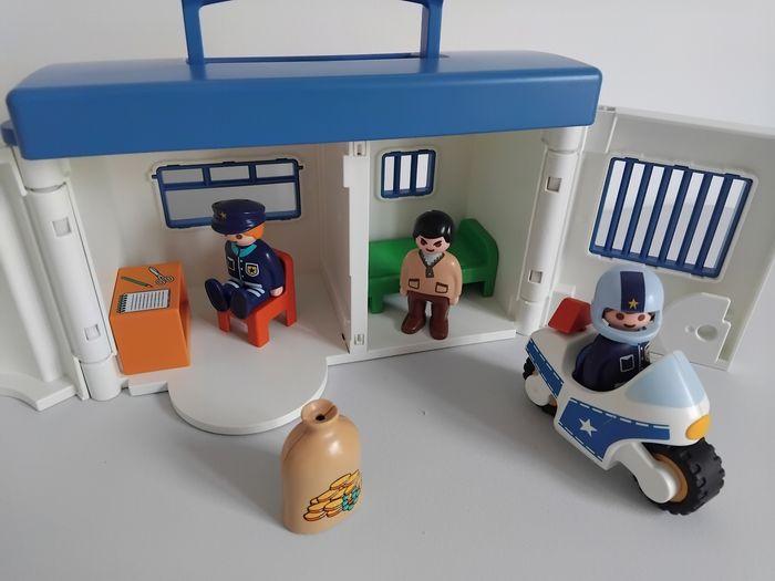 👮 Playmobil 123 Commissariat Police Transportable  9382 Complet - photo numéro 3