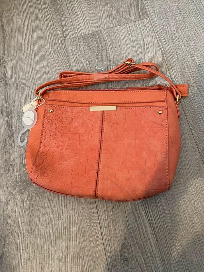 Sac bandoulière corail effet crocodile corail neuf primark - photo numéro 1