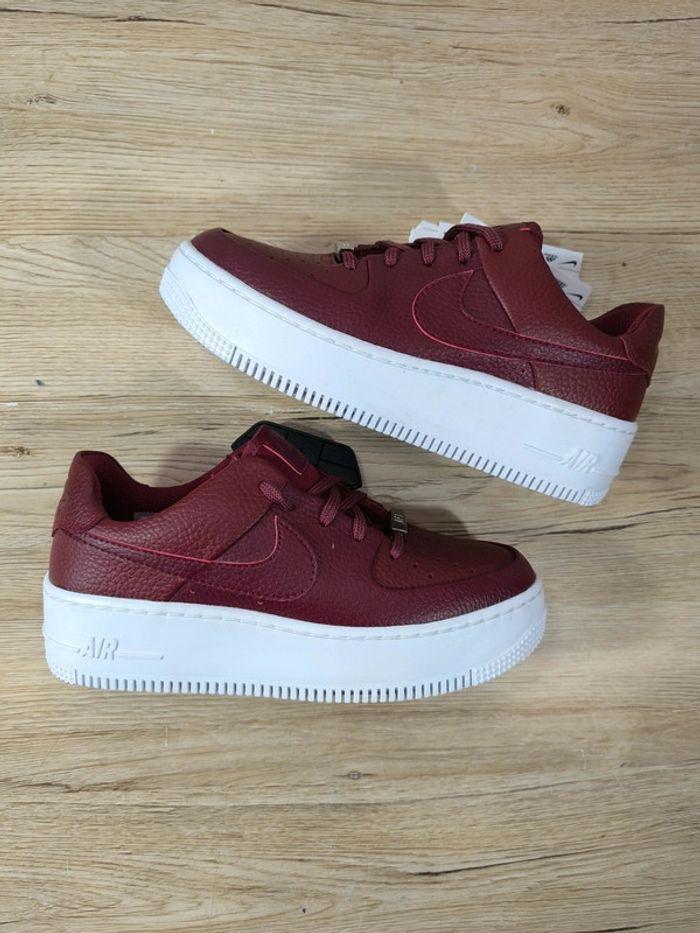 Baskets Nike air force one sage low bordeaux neuves sans boîte pointure 37 - photo numéro 2