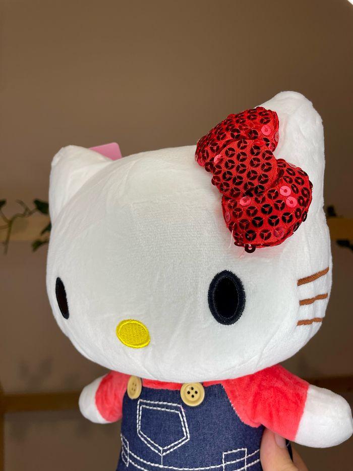 Peluche Hello Kitty en salopette, lacet pailleté - photo numéro 7