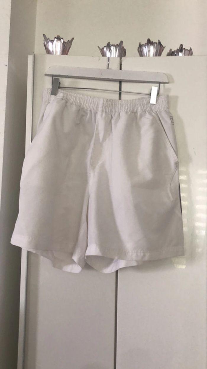 Short.  blanc. Taille  L - photo numéro 1