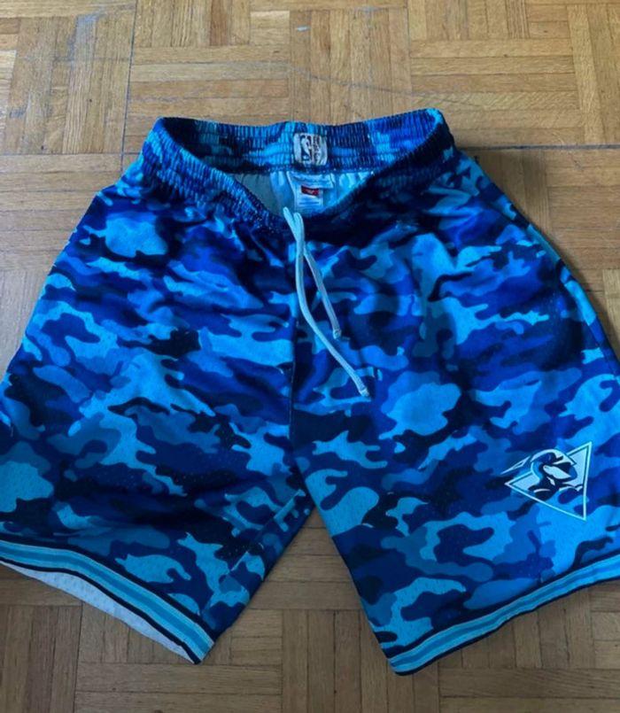 🔵 Short NBA couleur bleu, taille L très bon état 🔵 - photo numéro 1