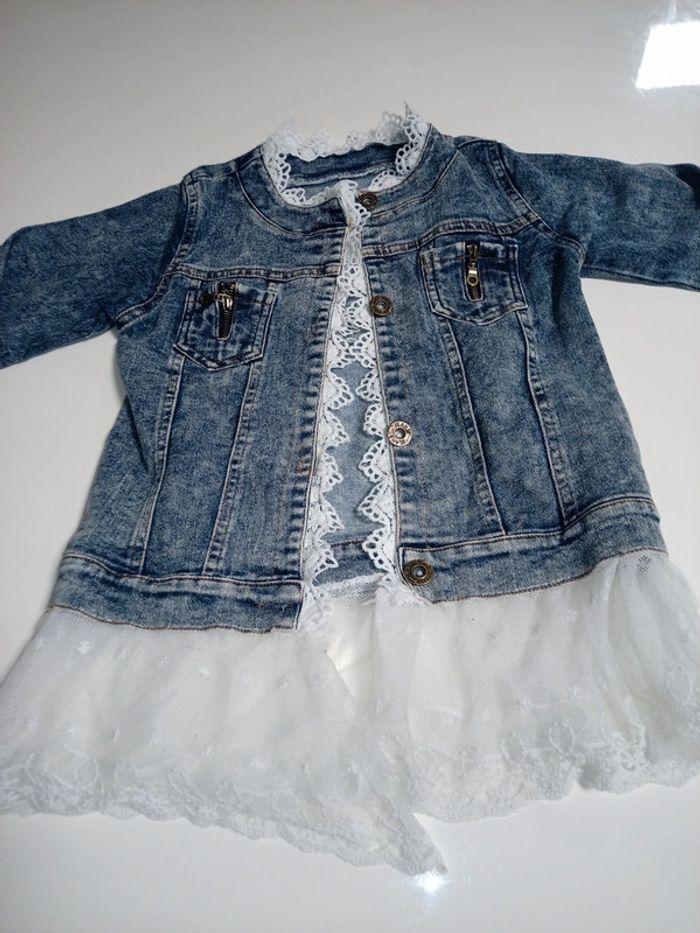 Veste jean et dentelle blanche 8 ans tbe - photo numéro 2