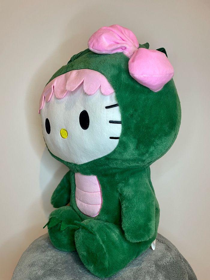 Peluche Sanrio Hello Kitty Dinosaure 🦖 - photo numéro 8