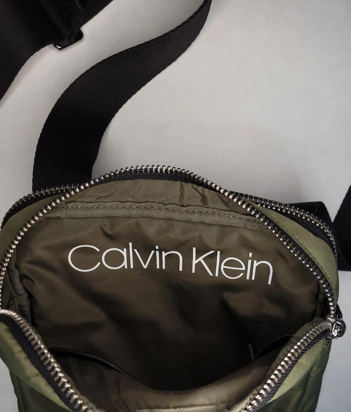 Sacoche verte kaki Calvin Klein double poche neuve sans étiquette - photo numéro 17