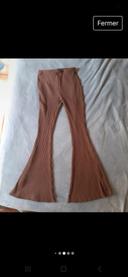 Pantalon couleur chocolat.  Pattes d'éléphant