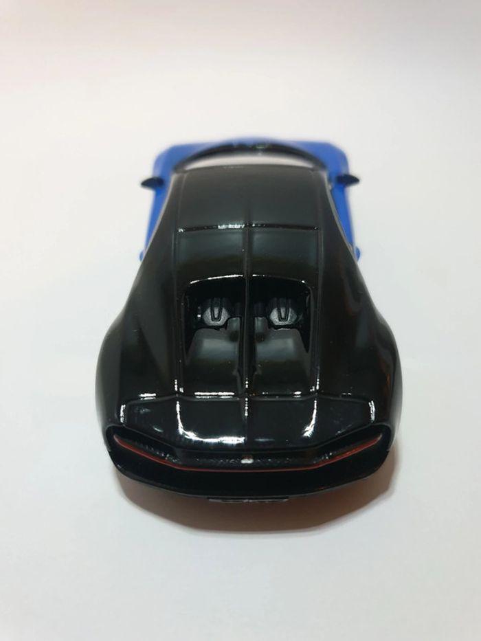 Bugatti Chiron Bleu/Noir 1/43 Burago Street Fire - photo numéro 7