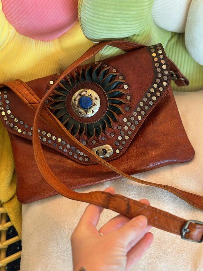 Sac en cuir artisanal bandoulière style bohème “hippie” - photo numéro 4