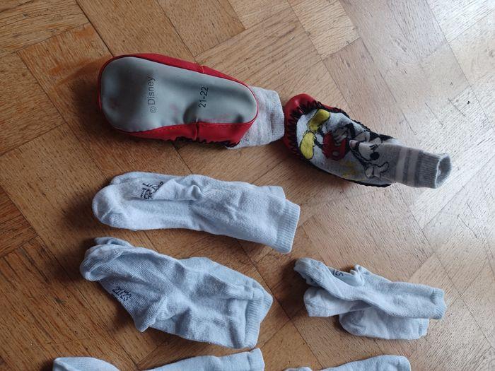 Lot de chaussettes 21/23 et 1 paire de chausson 21/22 - photo numéro 3