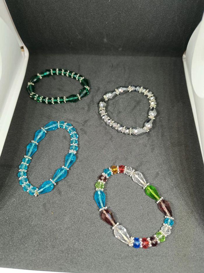 Bracelets neufs