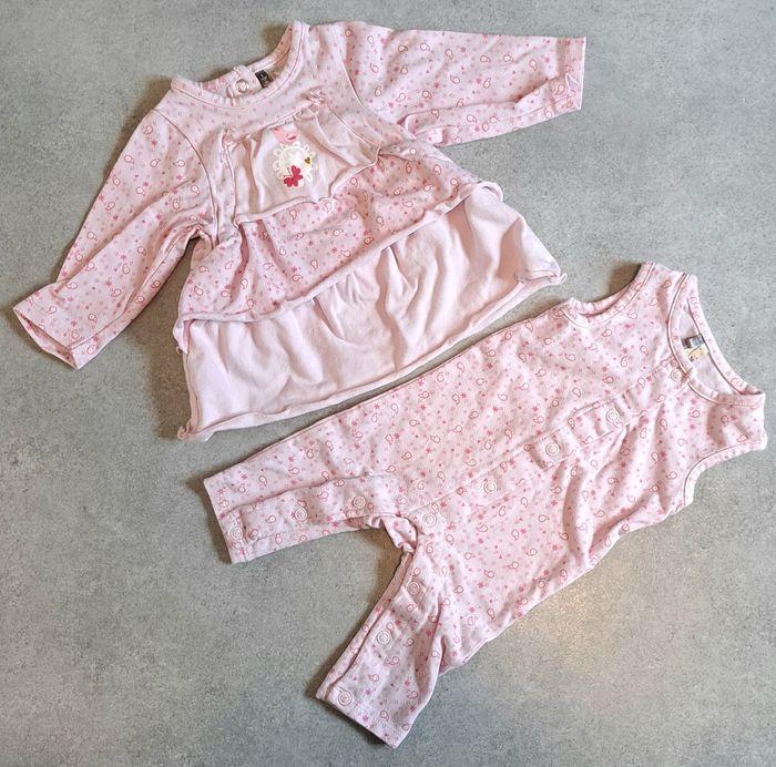 Différents lot de vêtements bébé taille 0 et 1 mois - photo numéro 7