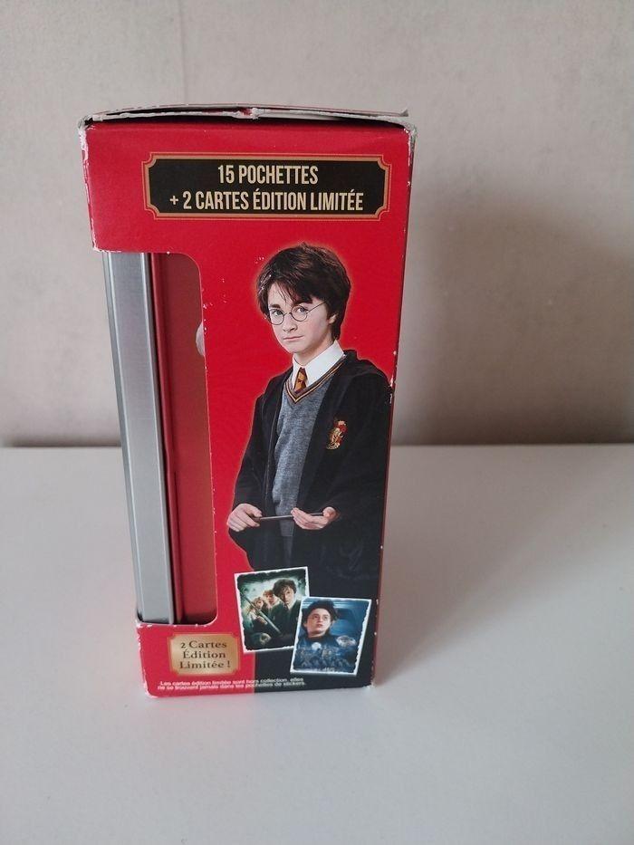 Panini France SA Harry Potter - Le Manuel du Sorcier Boite métal rouge(15 Pochettes + 2 Cartes édition limitée) - photo numéro 2