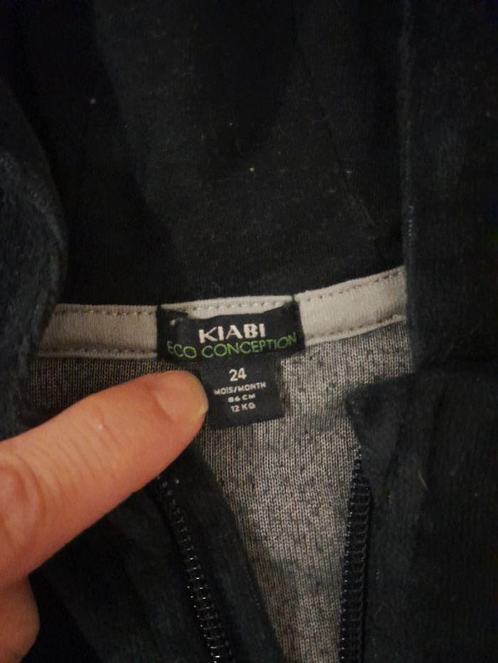 ensemble gilet à capuche et pantalon 24 mois kiabi très bon etat - photo numéro 4