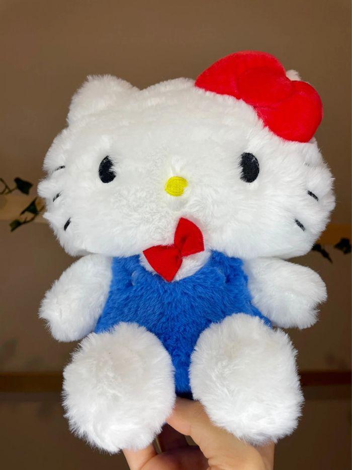 Peluche Hello Kitty 50ème anniversaire - photo numéro 4