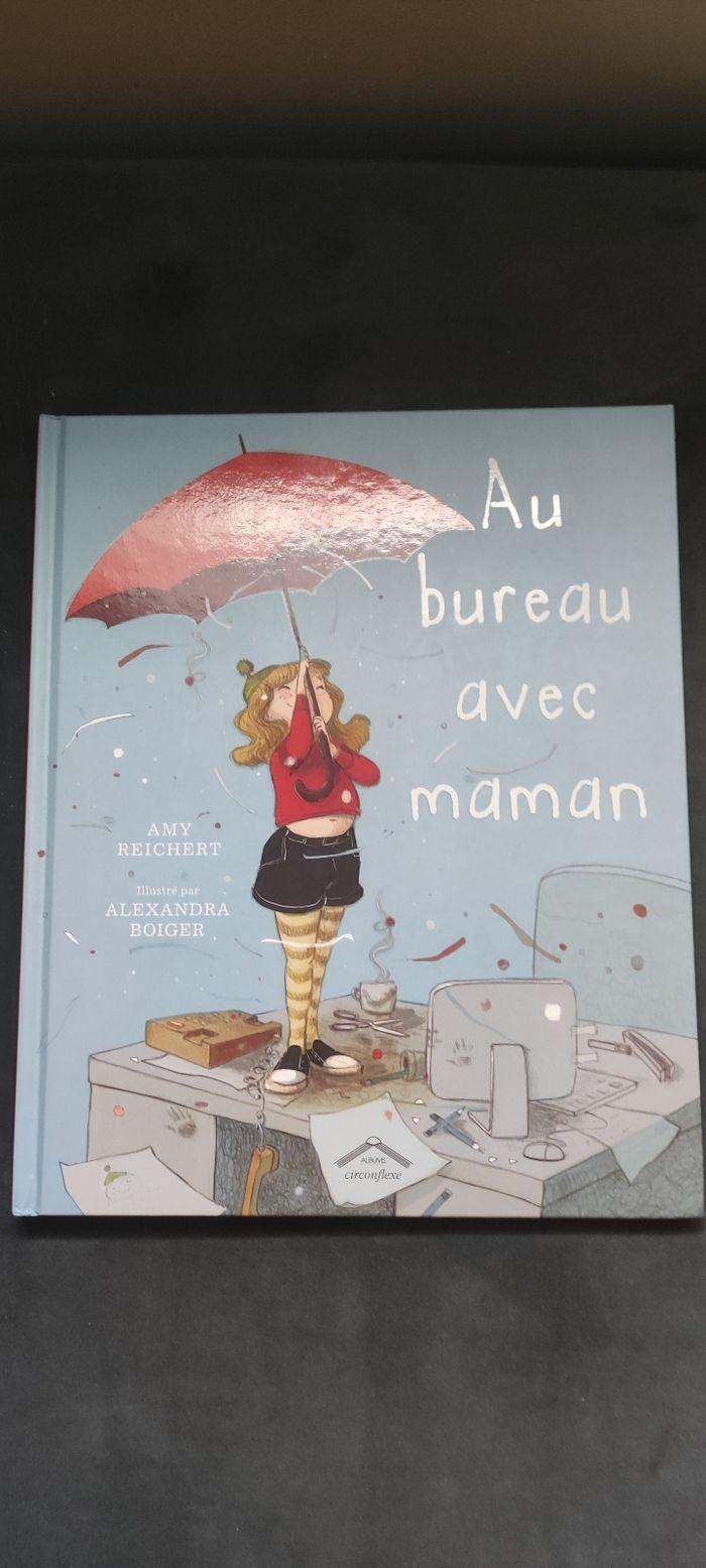 Livre au bureau avec maman - photo numéro 1