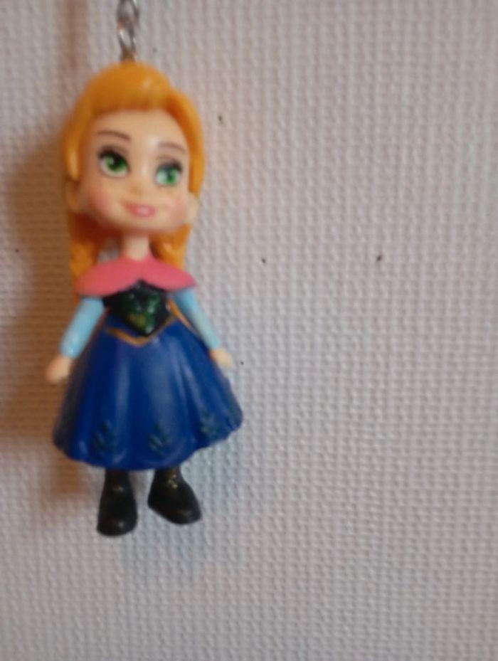 Porte clé princesse Anna et Blanche neige Disney - photo numéro 5