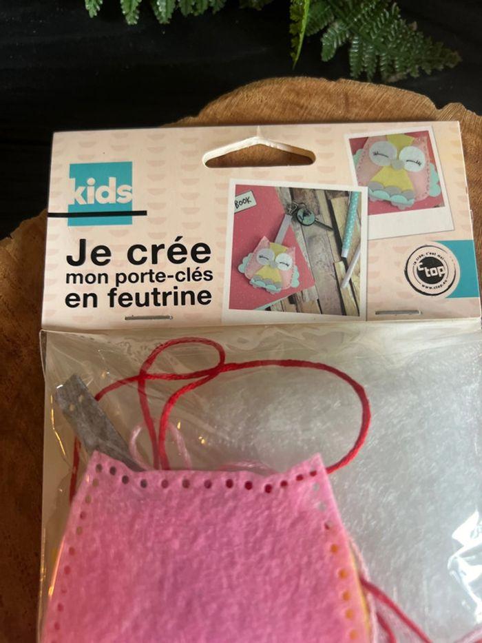 Kit pour créer un porte-clé chouette en feutrine - photo numéro 3