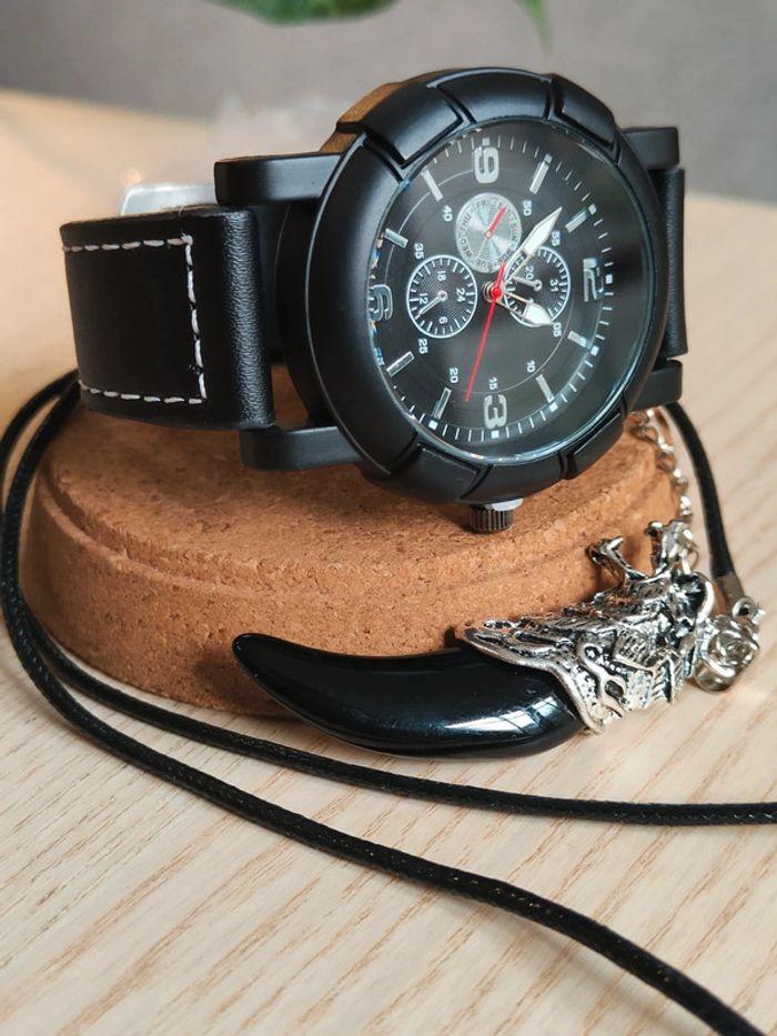 Montre noire épaisse, et collier de loup - photo numéro 1