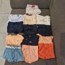 Lot de 6 tenues été short kiabi + 1 Disney + 1 short blanc à fleurs rouges