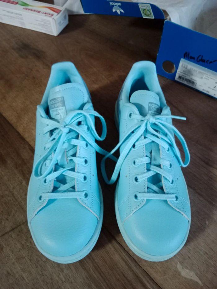 Basket Adidas édition limité bleu glacé fille 35 - photo numéro 6