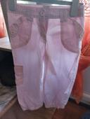 Pantalon rose pâle  T 8 ans. Très bon état.