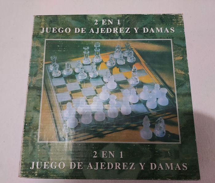 Jeu de dame et d'échec en verre - photo numéro 1