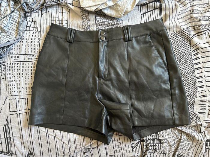 Short taille haute simili cuir taille 40 - photo numéro 1