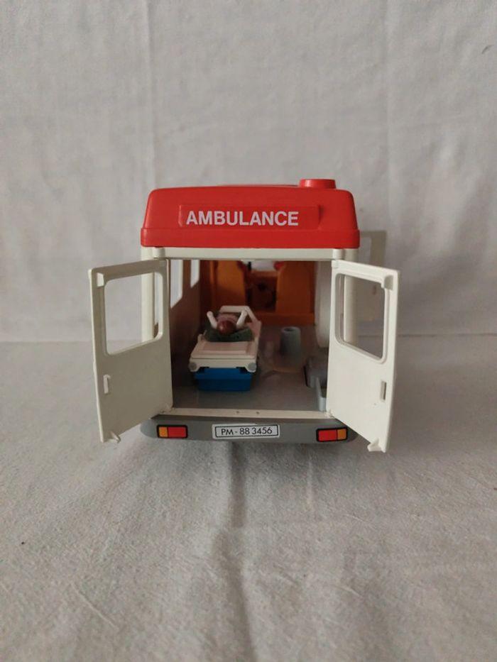 playmobil 1 ambulance 1985  .6 figurines - photo numéro 4