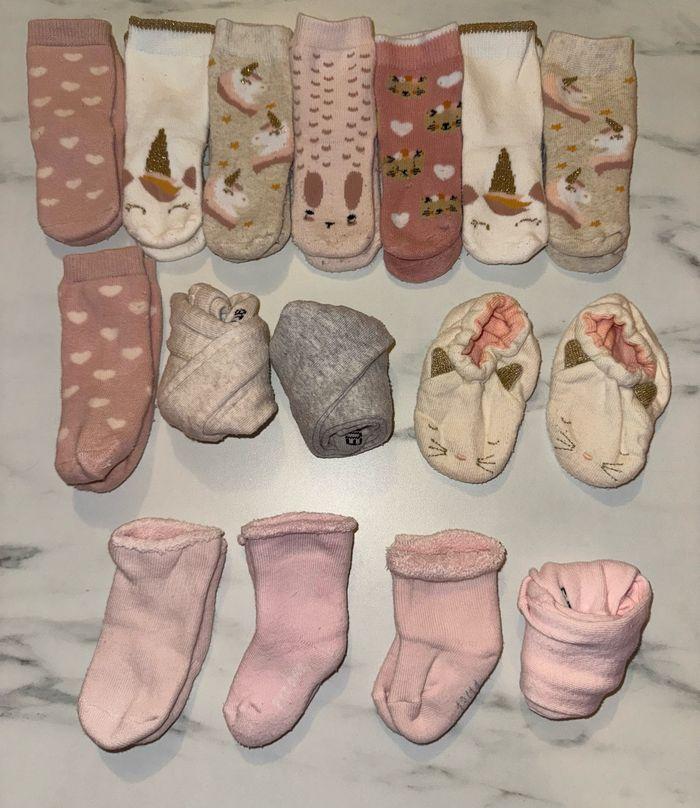 Lot de bodies chaussettes et bavoirs - photo numéro 3